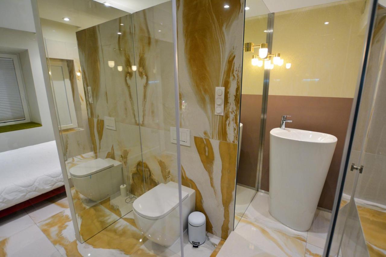 Lion'S Den Deluxe Studio Apartment Budapest Bagian luar foto