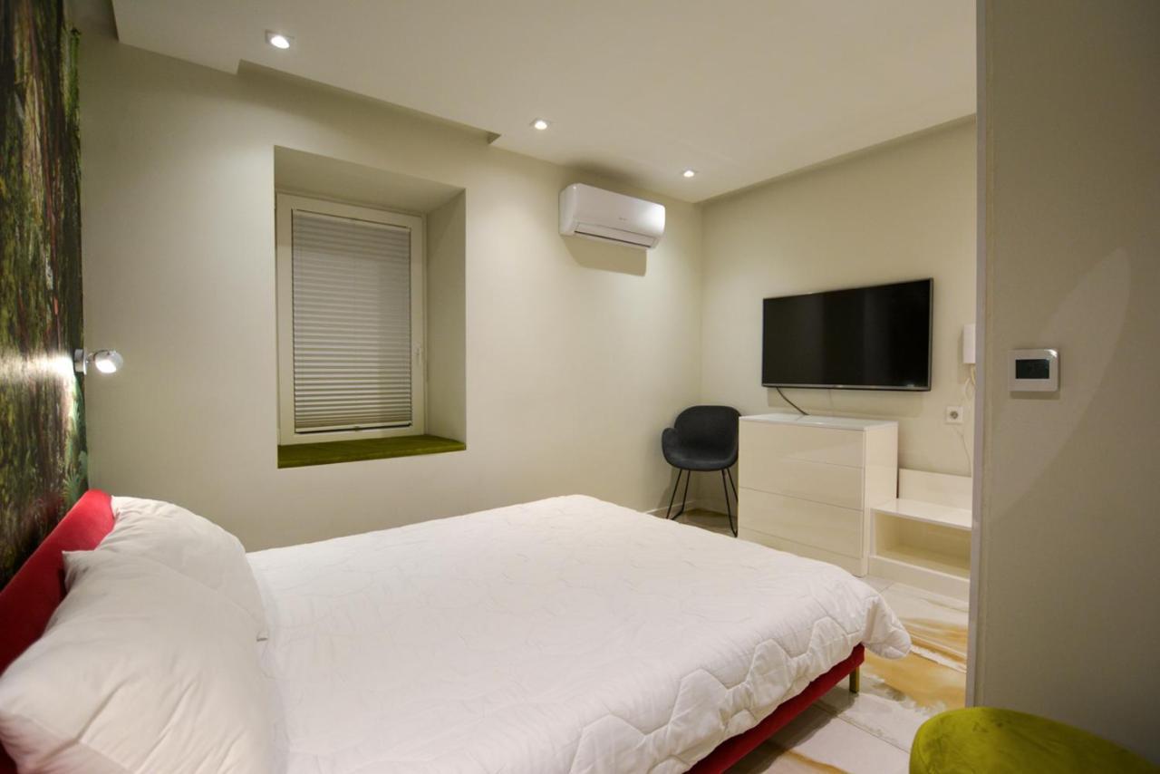 Lion'S Den Deluxe Studio Apartment Budapest Bagian luar foto